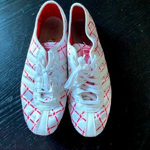 Adidas OKAPI low-cut sneaker